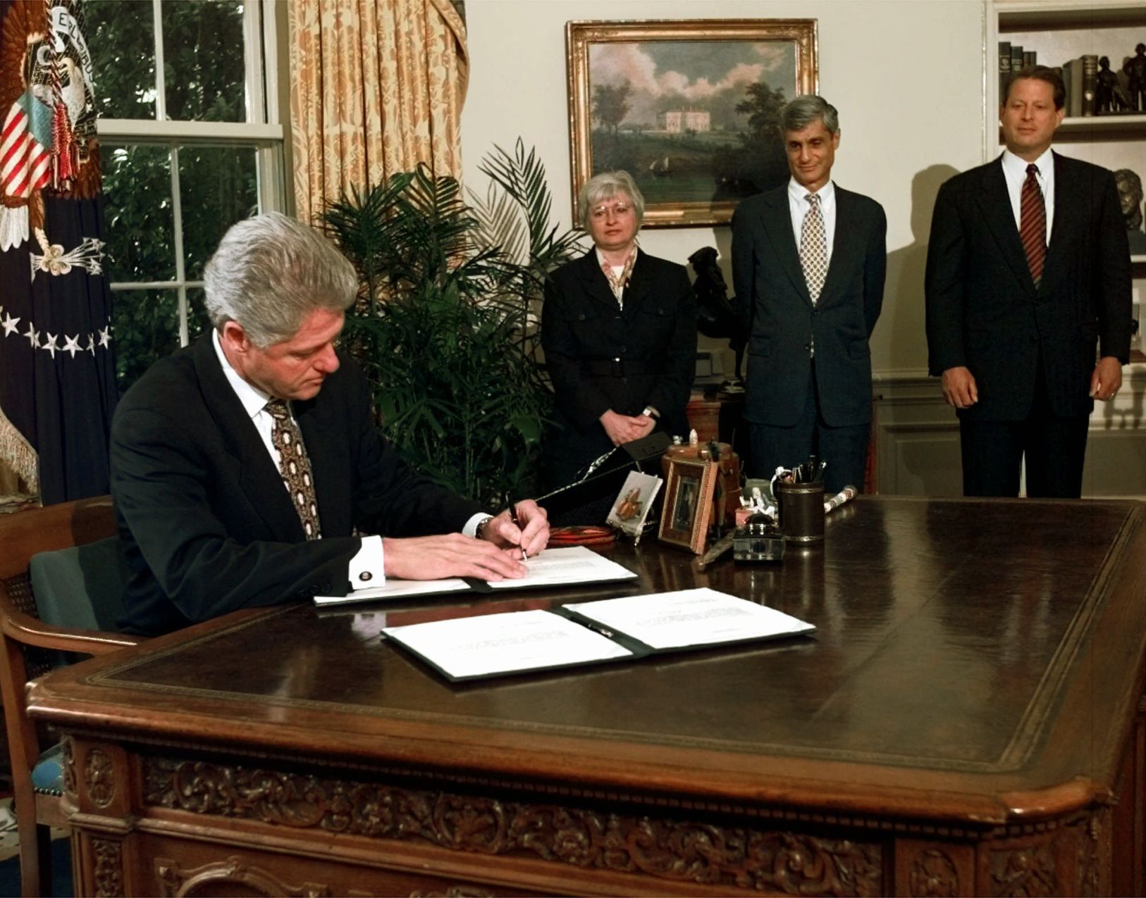 1997: Clinton line-item veto